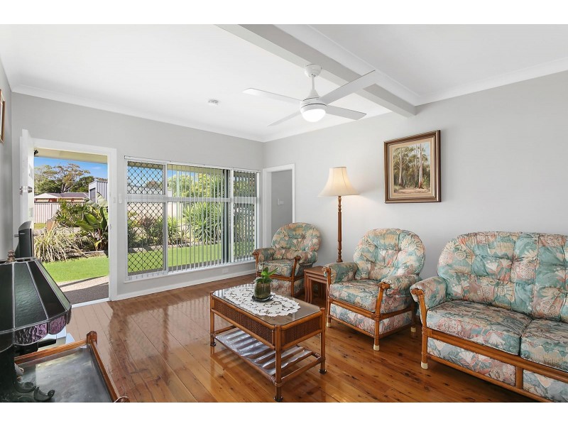 4 Barnard Crescent, Toukley NSW 2263