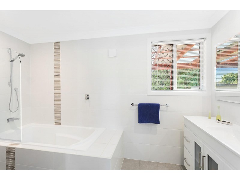 4 Barnard Crescent, Toukley NSW 2263