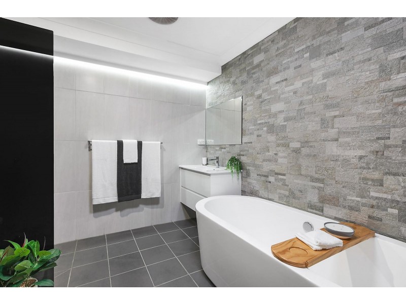 7 Eliot Street, Mannering Park NSW 2259