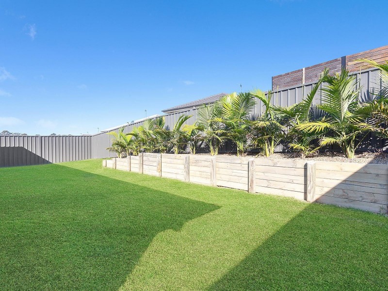 226 Johns Road, Wadalba NSW 2259