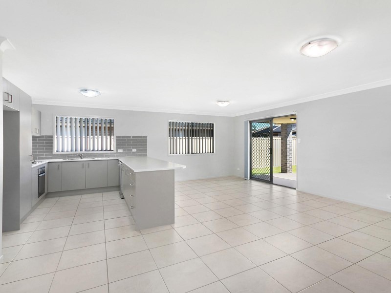 35 Regatta Way, Summerland Point NSW 2259