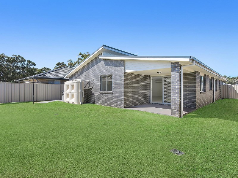 35 Regatta Way, Summerland Point NSW 2259