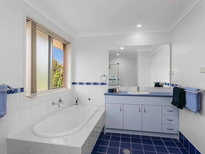 15 Warrigal Road, Woongarrah NSW 2259