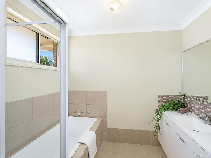 4/2 Nichols Avenue, Gorokan NSW 2263