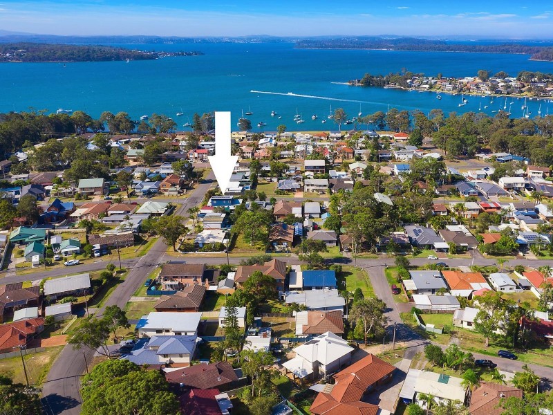 8 Yeramba Road, Summerland Point NSW 2259