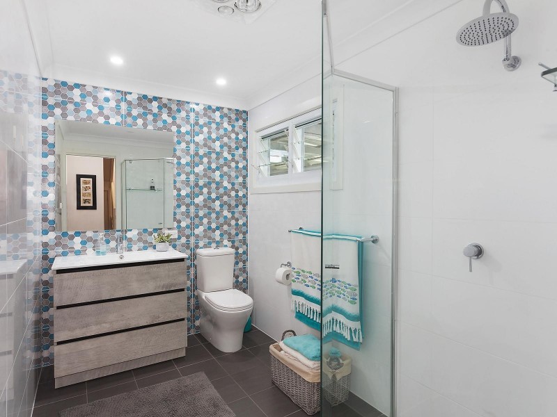 8 Yeramba Road, Summerland Point NSW 2259