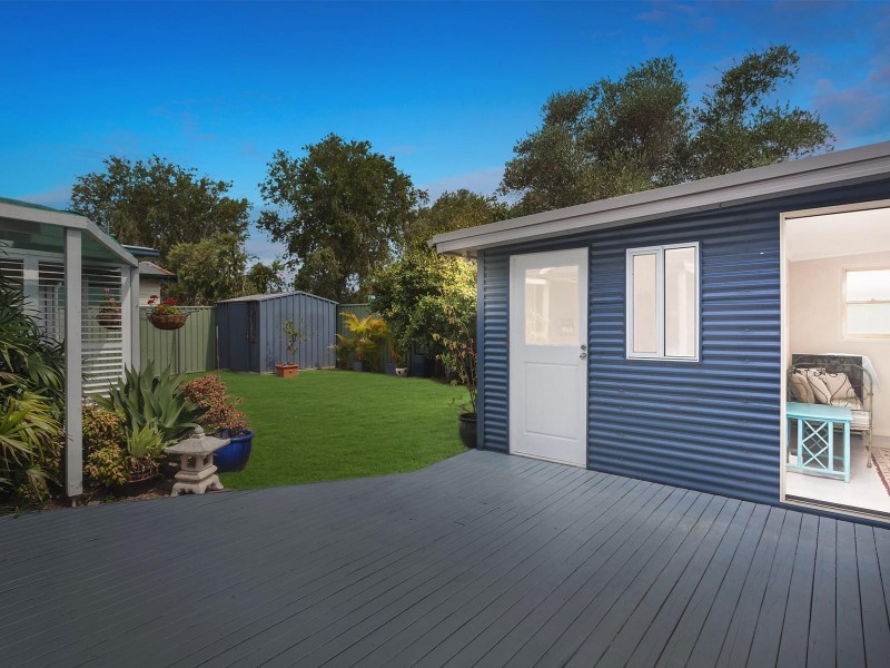 8 Yeramba Road, Summerland Point NSW 2259