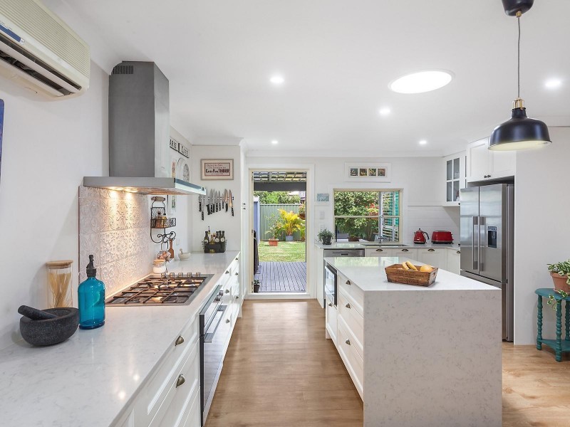 8 Yeramba Road, Summerland Point NSW 2259