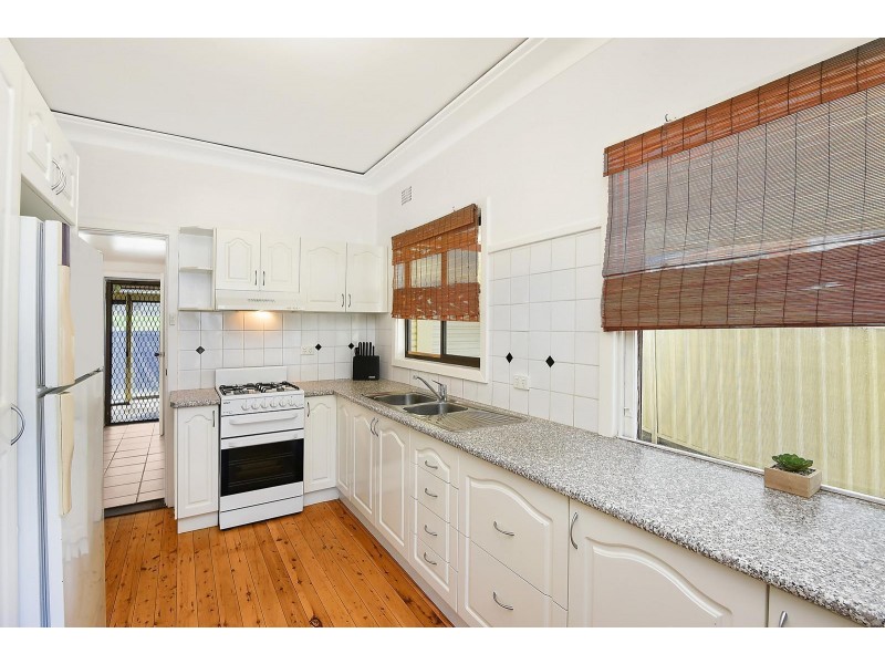 20 Kirkdale Drive, Kotara South NSW 2289