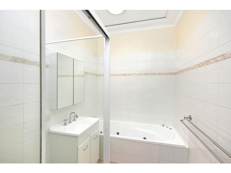 20 Kirkdale Drive, Kotara South NSW 2289