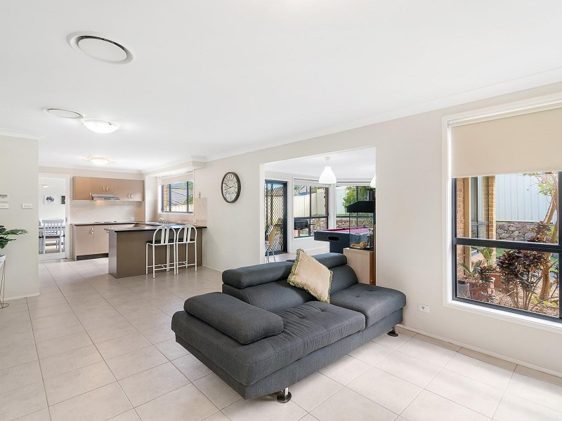 14 Hampton Way, Maryland NSW 2287