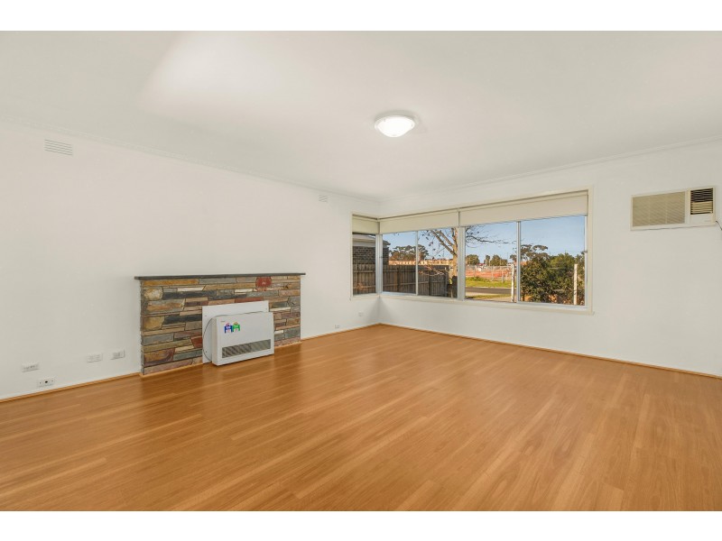 28 Henry Street, Pakenham VIC 3810