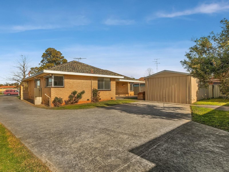 28 Henry Street, Pakenham VIC 3810