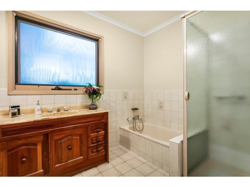 24 Nestan Drive, Ringwood VIC 3134