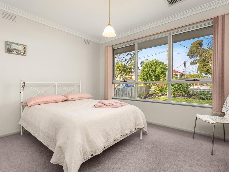 24 Royton Street, Burwood East VIC 3151