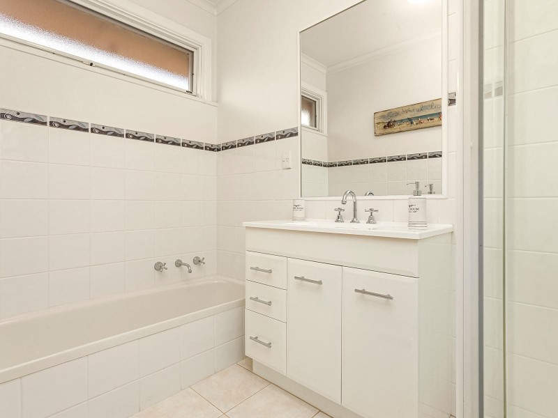 24 Royton Street, Burwood East VIC 3151