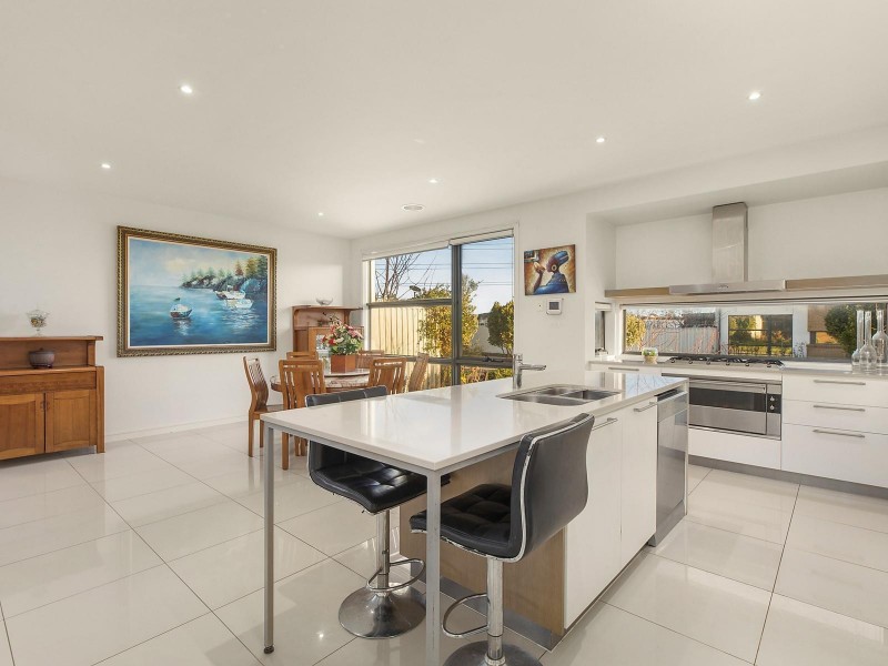 15 Exhibition Drive, Mulgrave VIC 3170