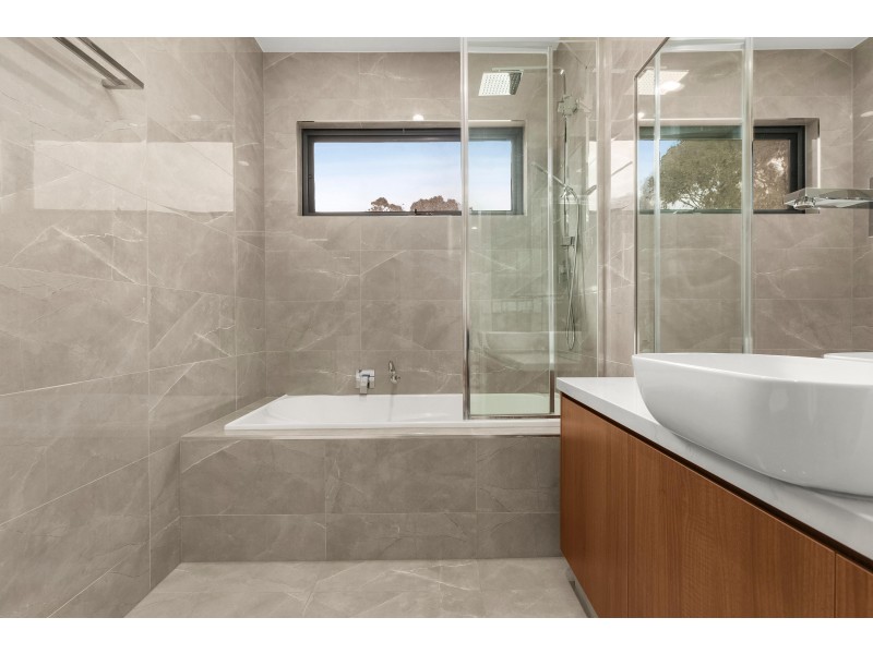 1/10 Carween Avenue, Mitcham VIC 3132