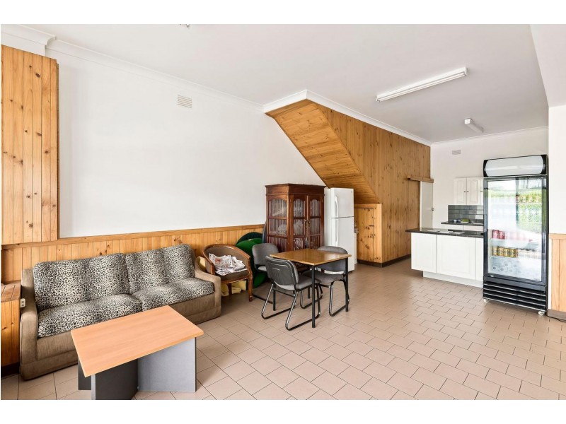 89 Warrigal Road, Hughesdale VIC 3166