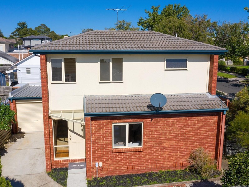 1/4 Bullarto Street, Chadstone VIC 3148