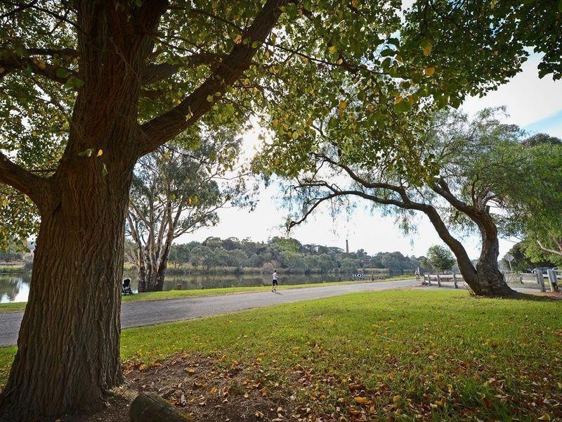 2a & 2b/145 West Fyans Street, Newtown VIC 3220