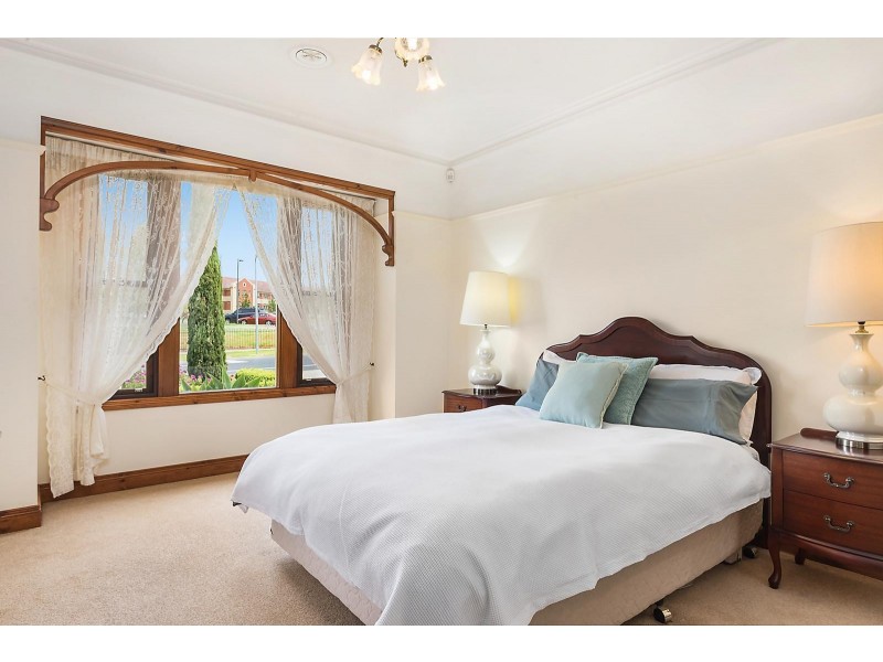 17 Burdekin Road, Highton VIC 3216