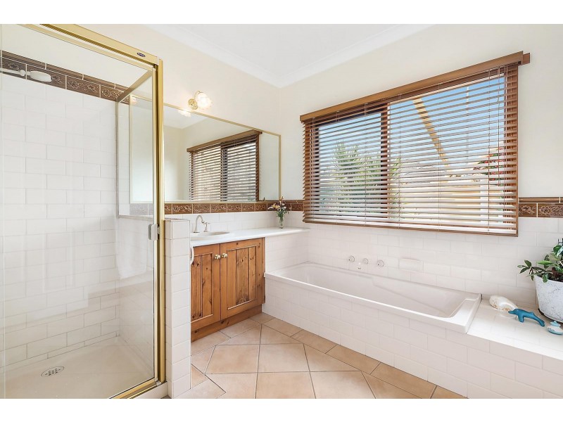 17 Burdekin Road, Highton VIC 3216