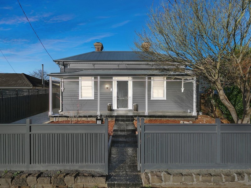 19 Roebuck Street, Newtown VIC 3220