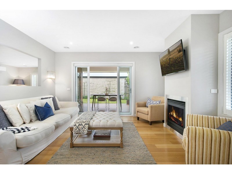 1B Carmichael Avenue, Newtown VIC 3220