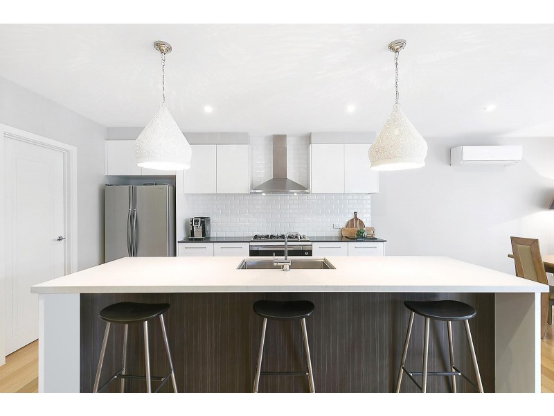 1B Carmichael Avenue, Newtown VIC 3220