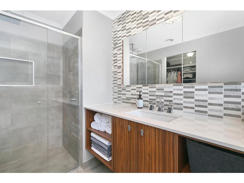 1B Carmichael Avenue, Newtown VIC 3220