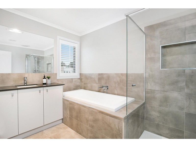 1B Carmichael Avenue, Newtown VIC 3220