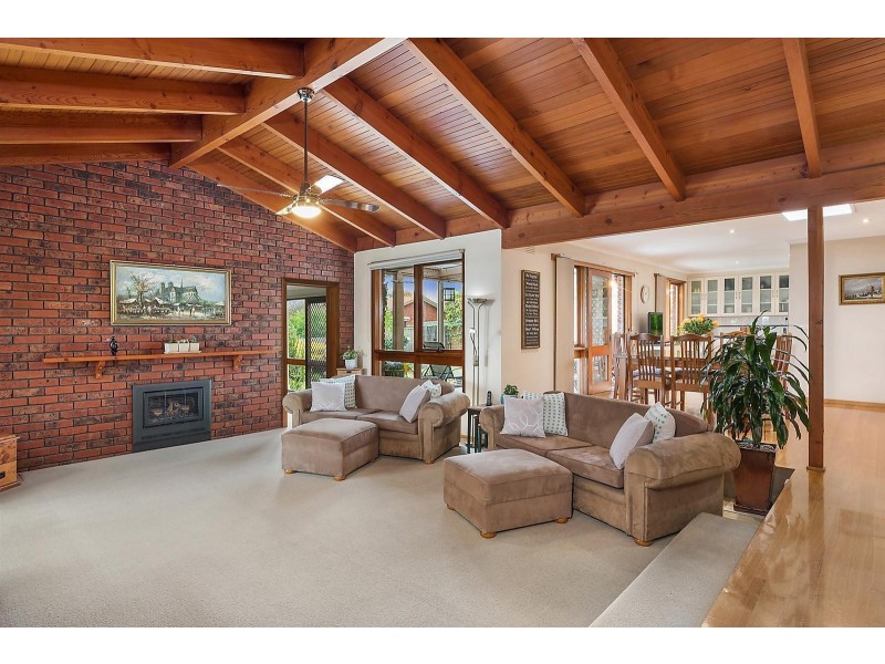 16 Rushden Close, Bell Post Hill VIC 3215