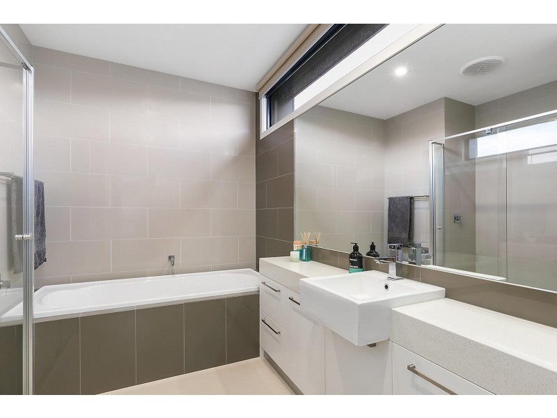 1/24 St David Street, Rippleside VIC 3215