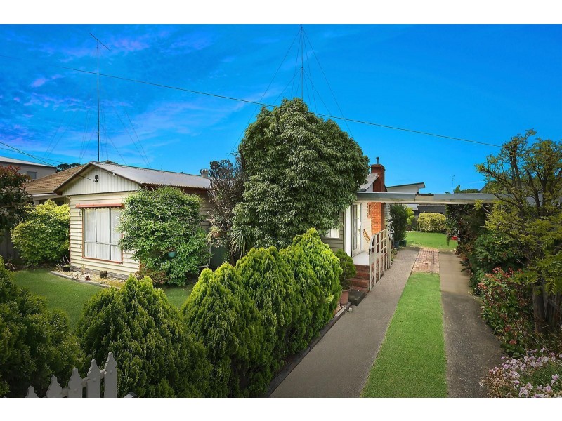 8 Holyrood Avenue, Newtown VIC 3220