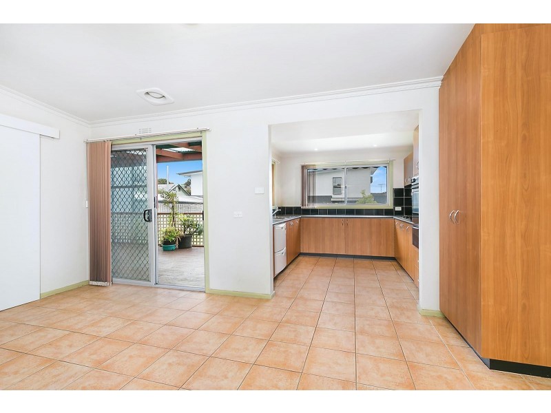 8 Holyrood Avenue, Newtown VIC 3220