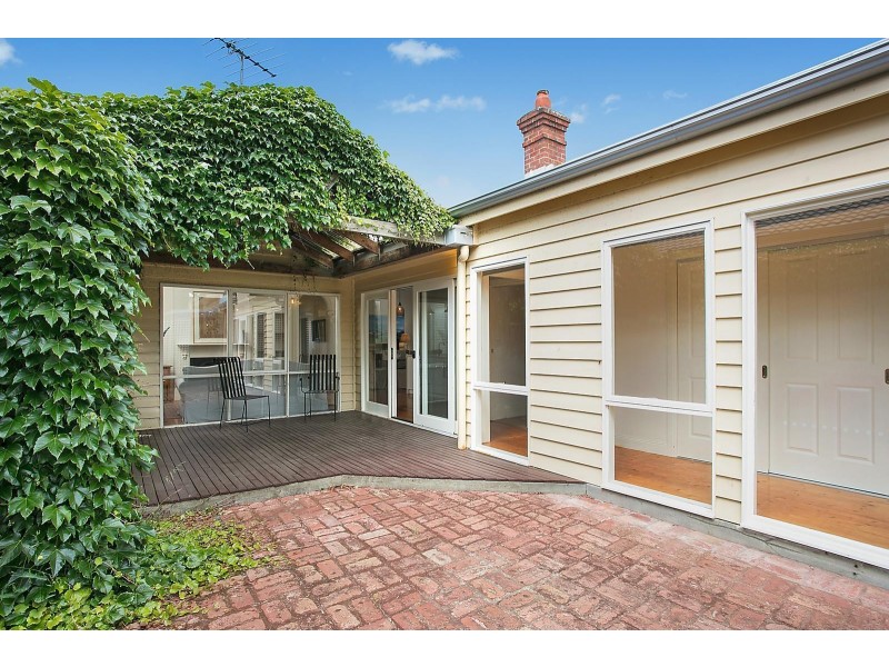 2/4 Percy Street, Newtown VIC 3220