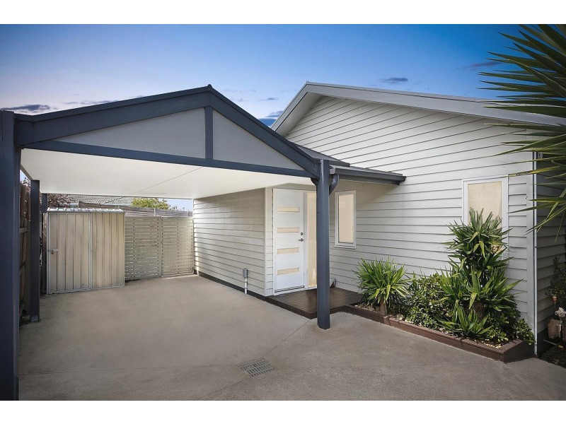 2/11 Gibbs Street, Newcomb VIC 3219