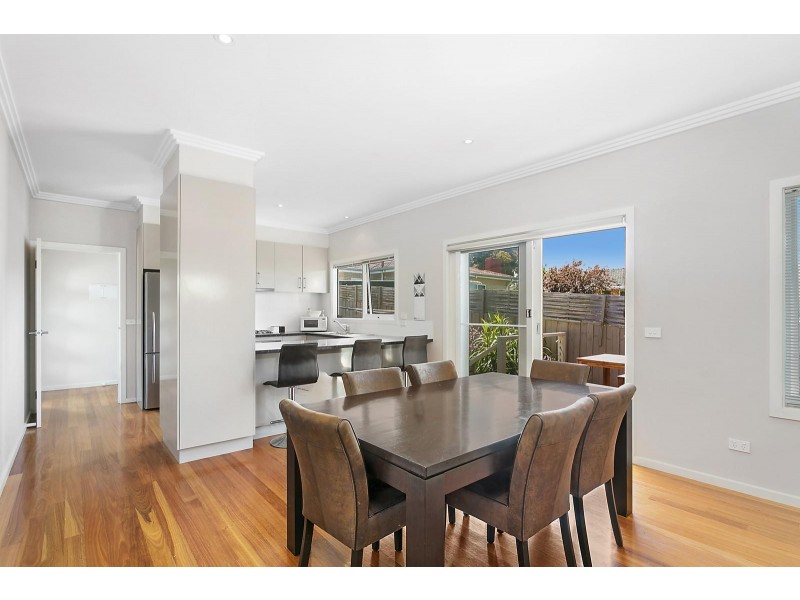 2/11 Gibbs Street, Newcomb VIC 3219