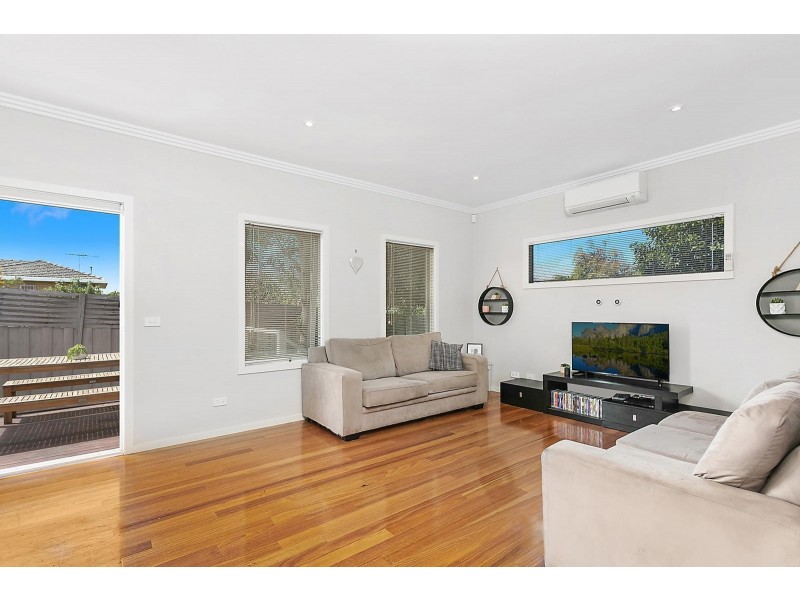 2/11 Gibbs Street, Newcomb VIC 3219