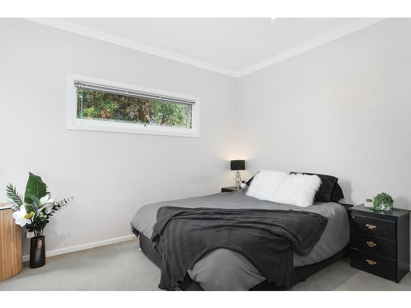 2/11 Gibbs Street, Newcomb VIC 3219