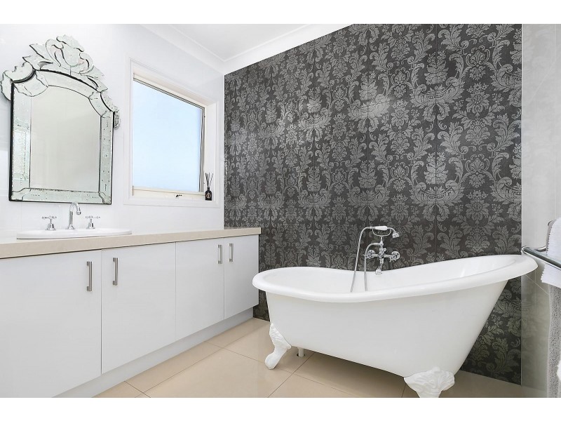 43 Grosvenor Drive, Wandana Heights VIC 3216