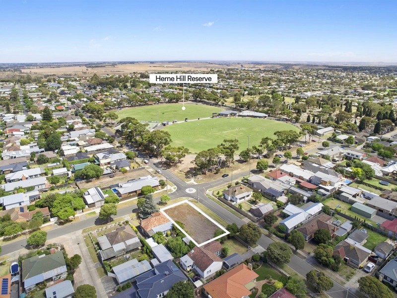 16 Edinburgh Avenue, Herne Hill VIC 3218