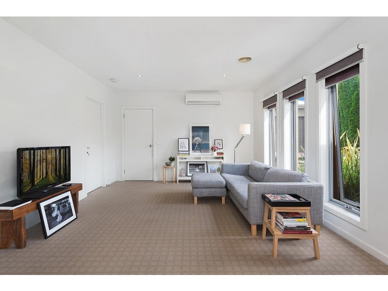 2/4 Belfast Street, Newtown VIC 3220