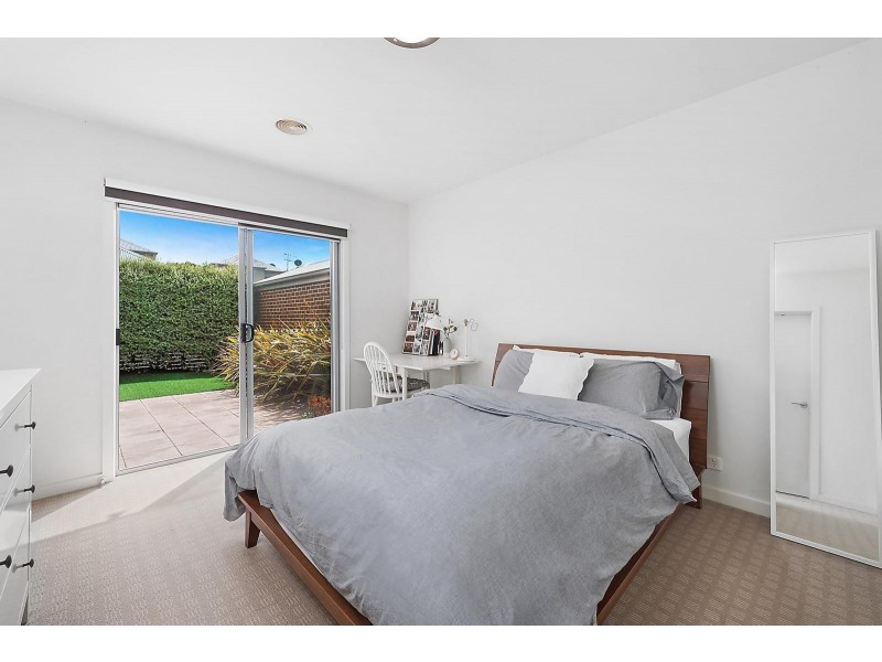 2/4 Belfast Street, Newtown VIC 3220