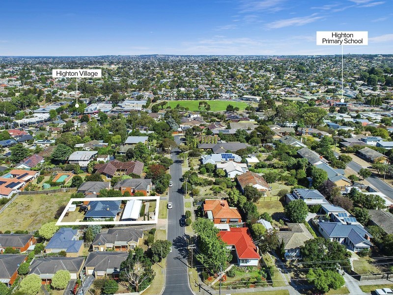 1A Lichen Grove, Highton VIC 3216