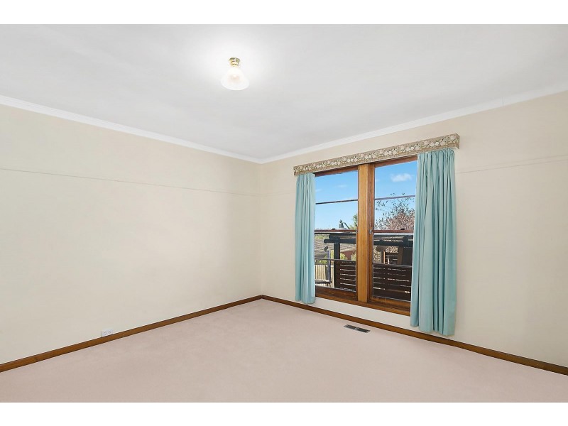 1A Lichen Grove, Highton VIC 3216