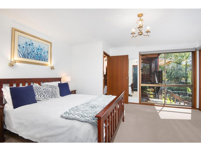 4 Jinjella Road, Highton VIC 3216