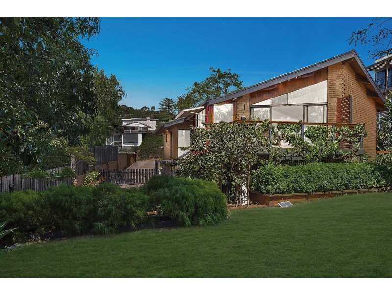 4 Jinjella Road, Highton VIC 3216