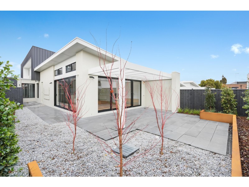 14 Frank Street, Newtown VIC 3220